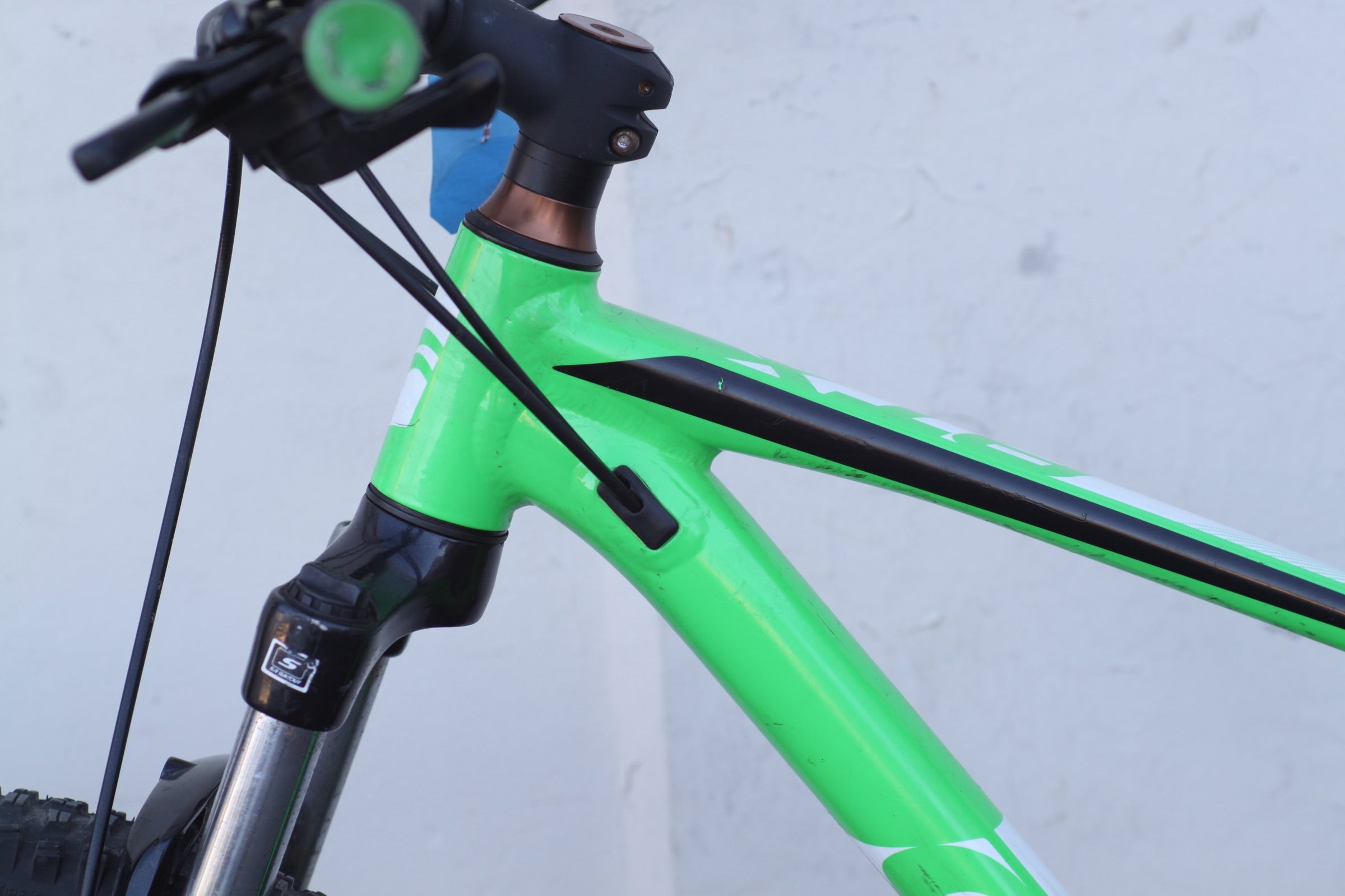 Giant ATX 2 27.5 Sport Hardtail MTB with Disc Brakes, 27.5” Wheels