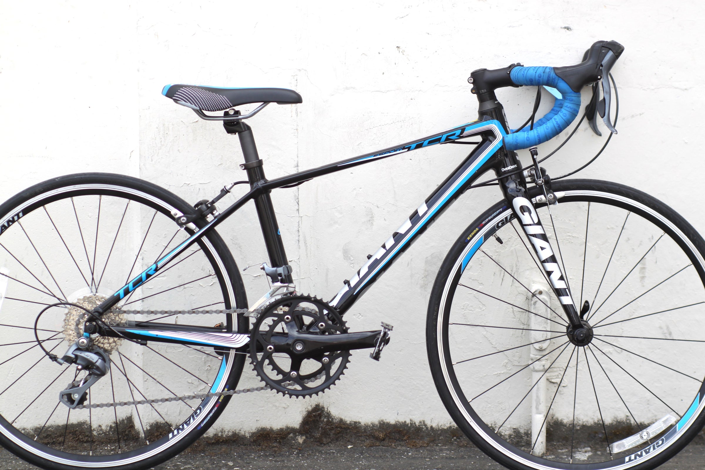 Giant TCR Espoir - Kid's Road Bike with 24” Wheels black - SJNN