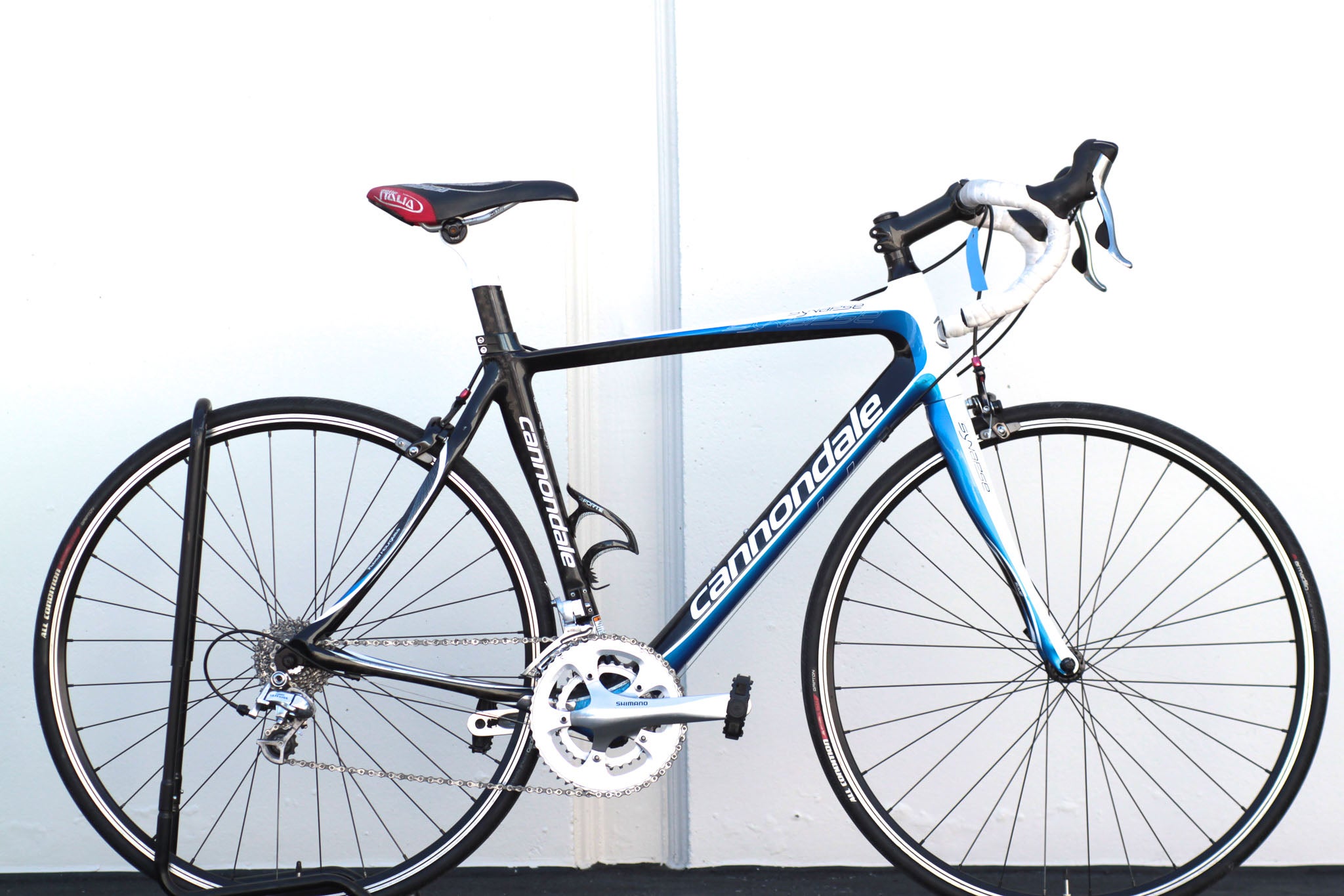 Cannondale Synapse 6 Carbon Road Bike with Shimano 105 - Ultegra
