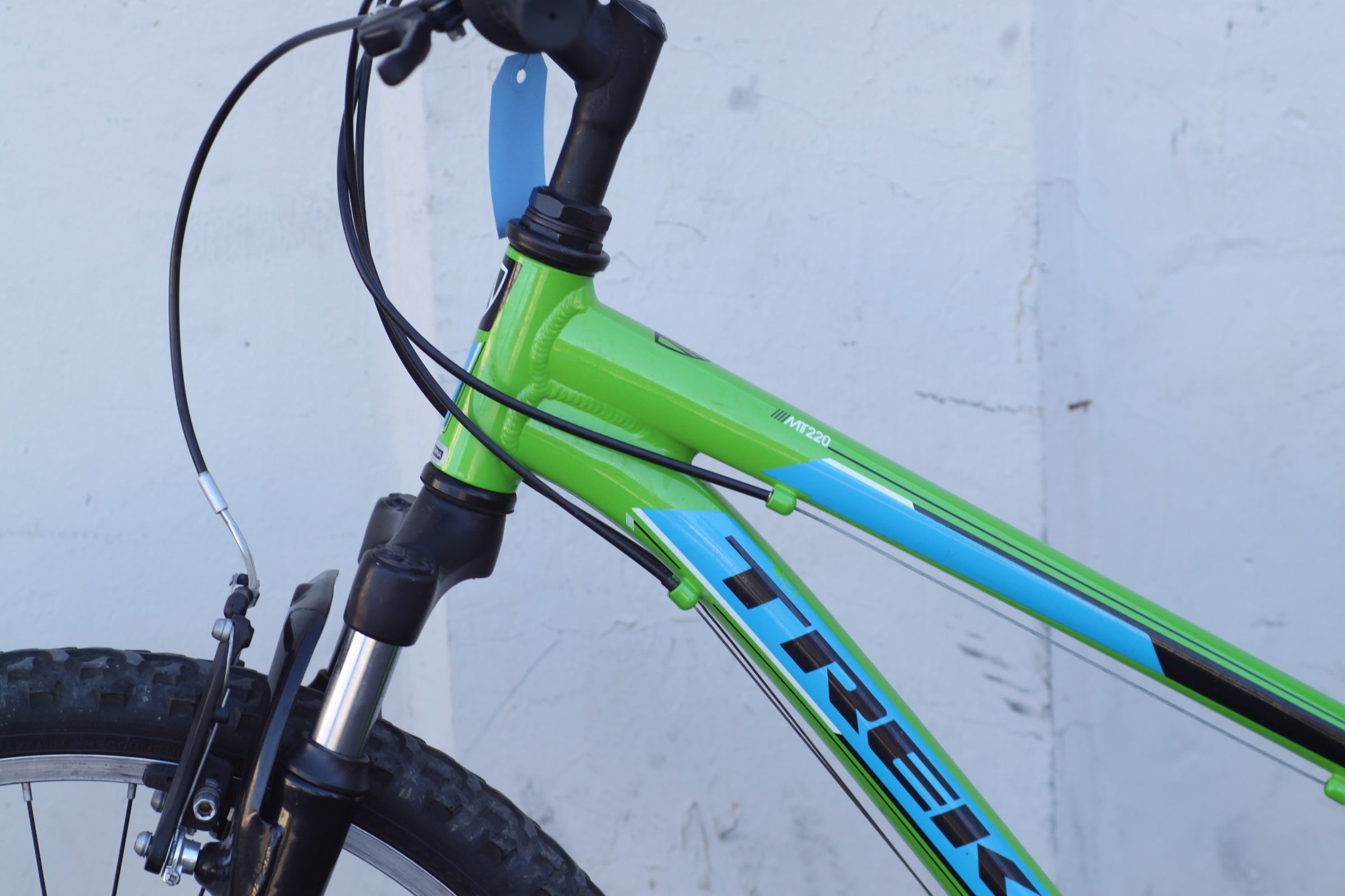 Trek MT220 Kid's Mountain Bike with 24” Wheels, Zoom Fork green