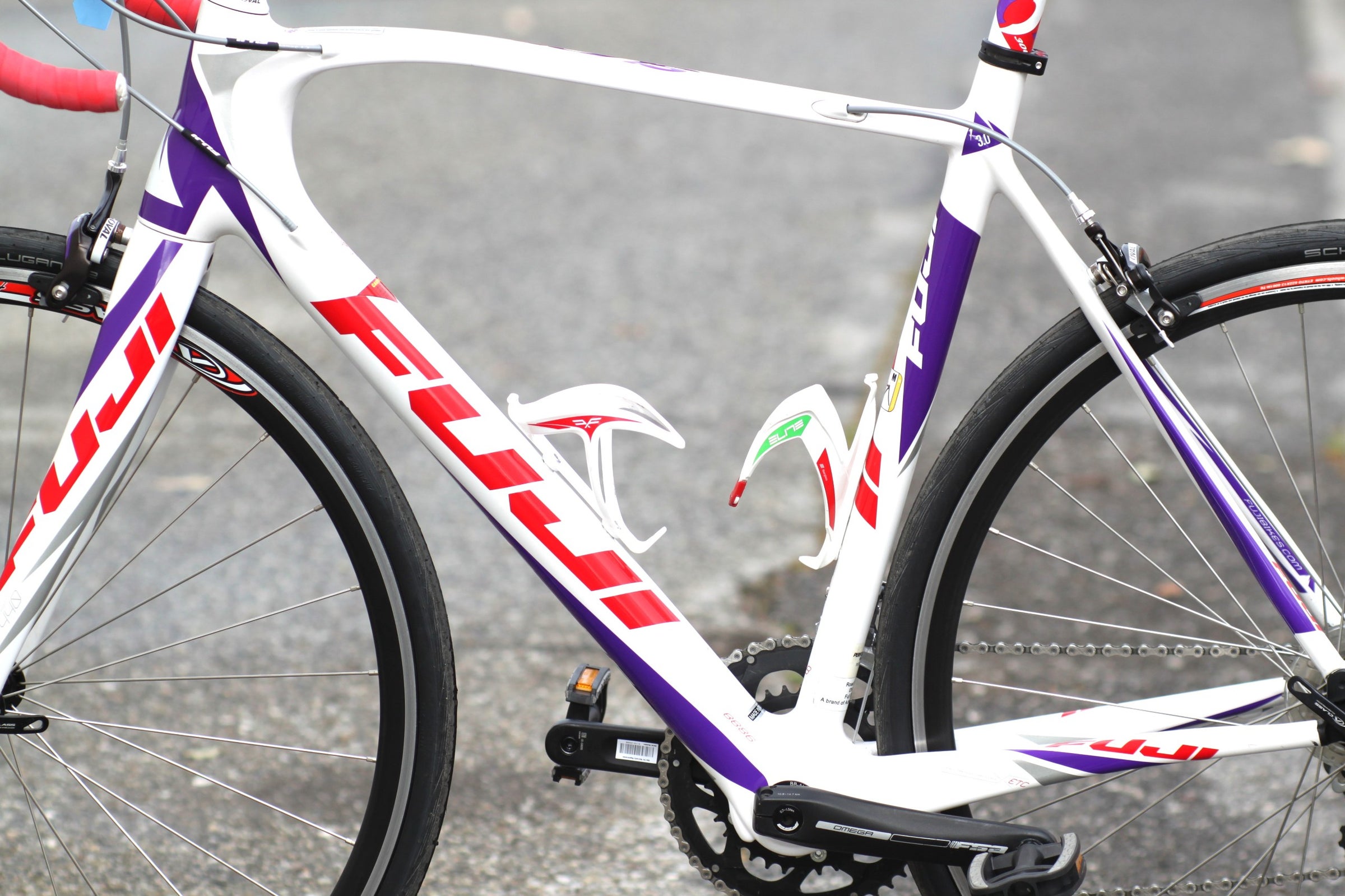 Fuji Supreme 3.0 Full Carbon Road Bike with 2x10 Drivetrain and