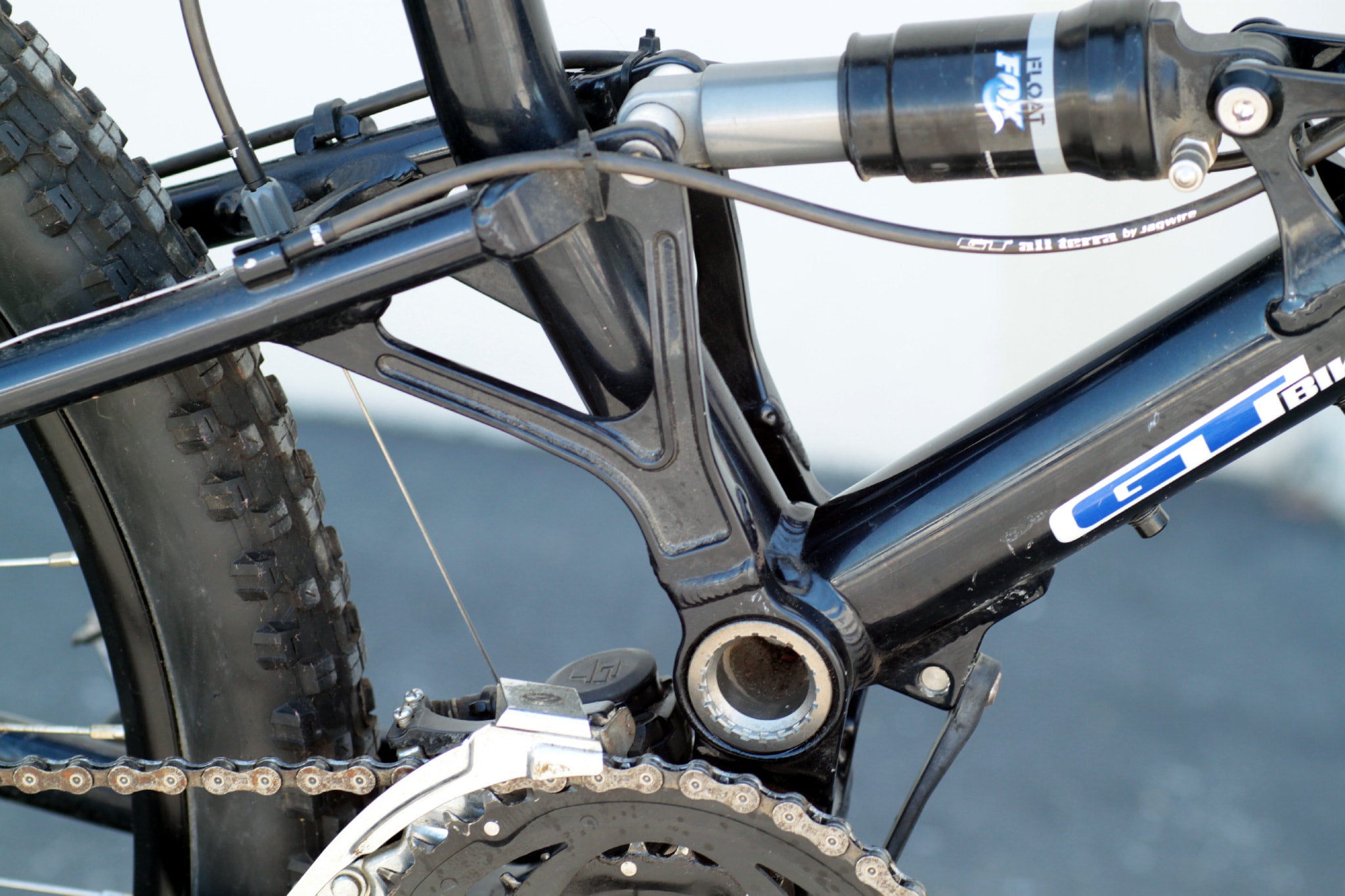 GT I-Drive 4 4.0 Full Suspension Mountain Bike with Disc Brakes