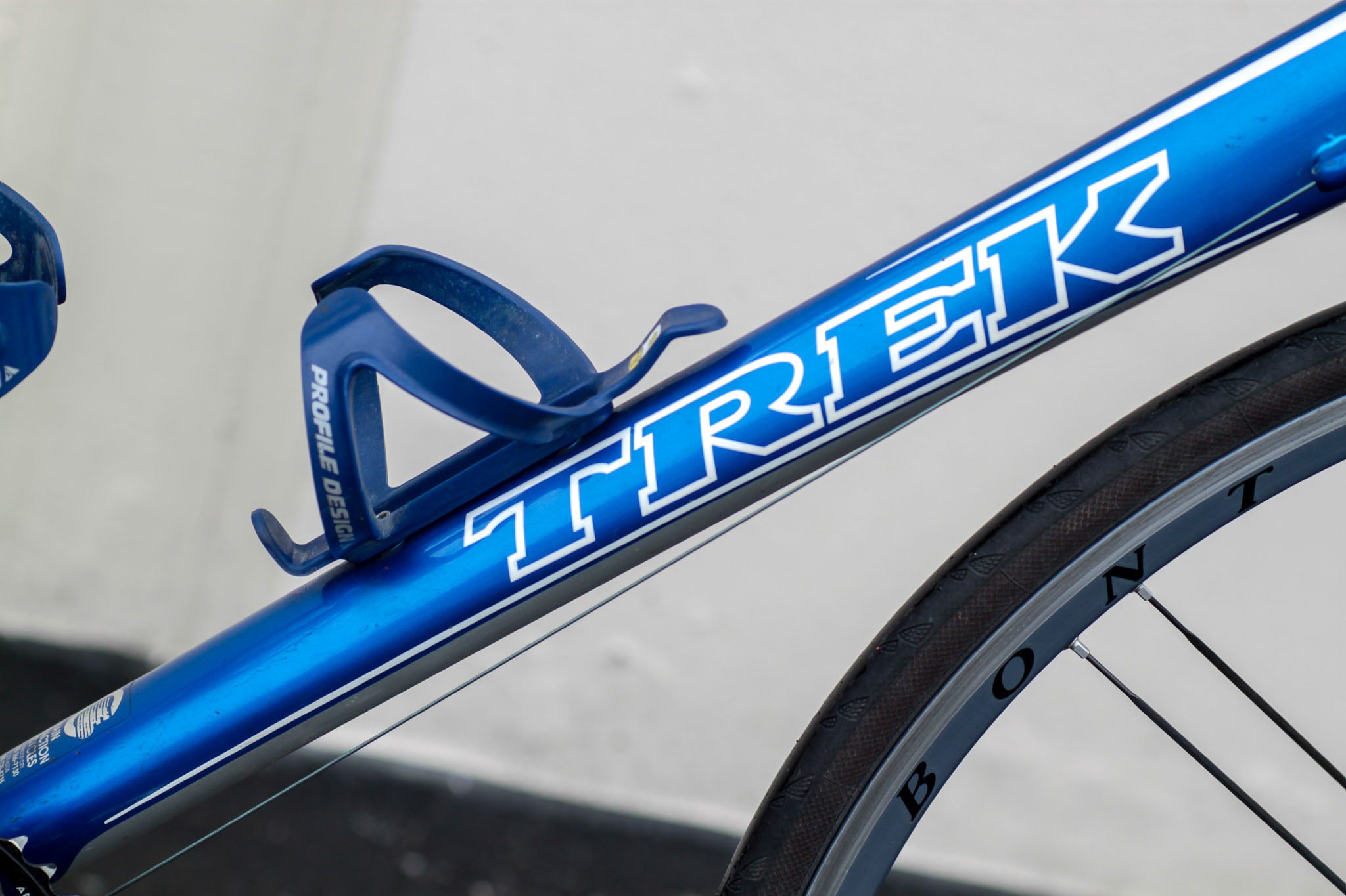 Trek 2.1 Alpha Aluminum Road Bike with Carbon Fork and Carbon