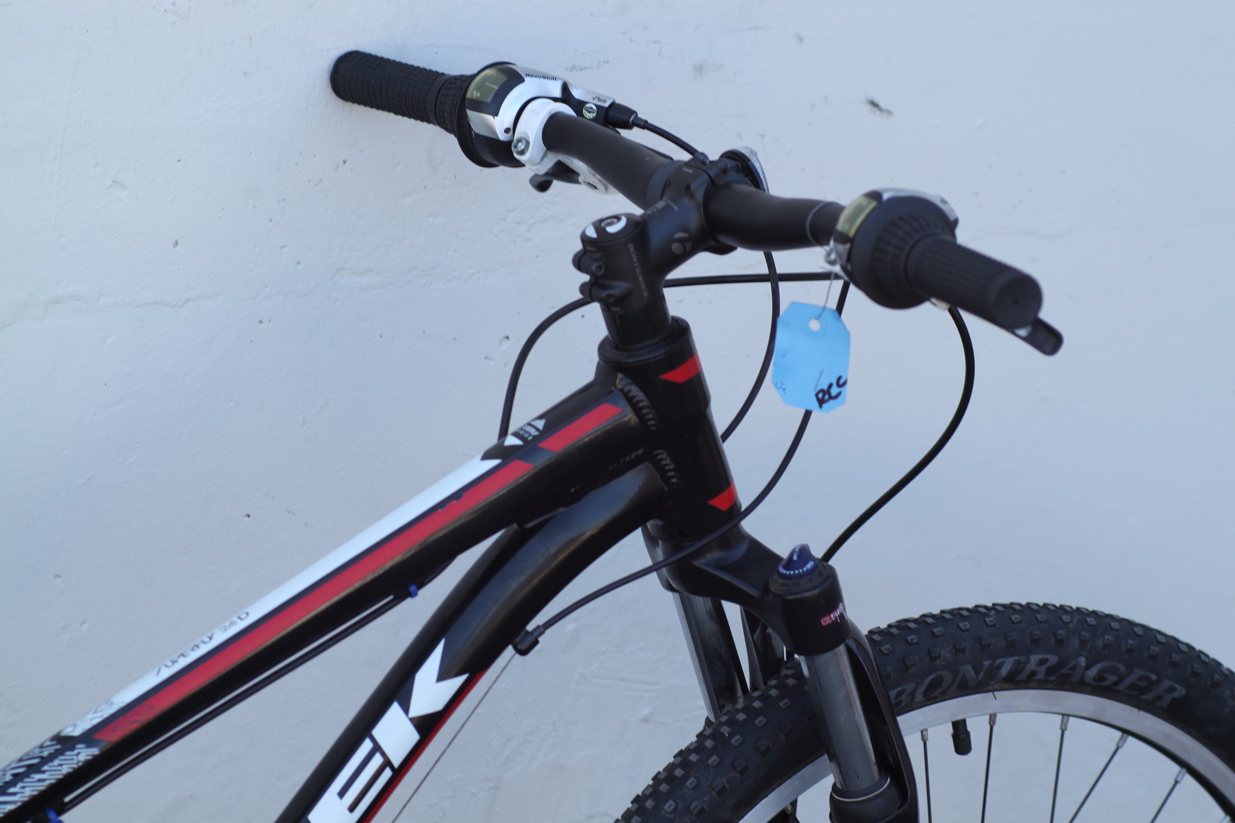 Trek Superfly 24 D Kid's Mountain Bike with Disc Brakes 24