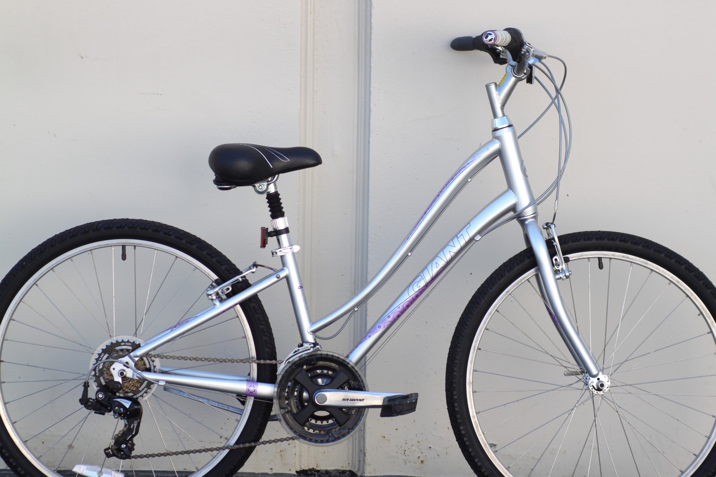 Giant Sedona ST Women's Commuter Hybrid with Step Thru Frame Great