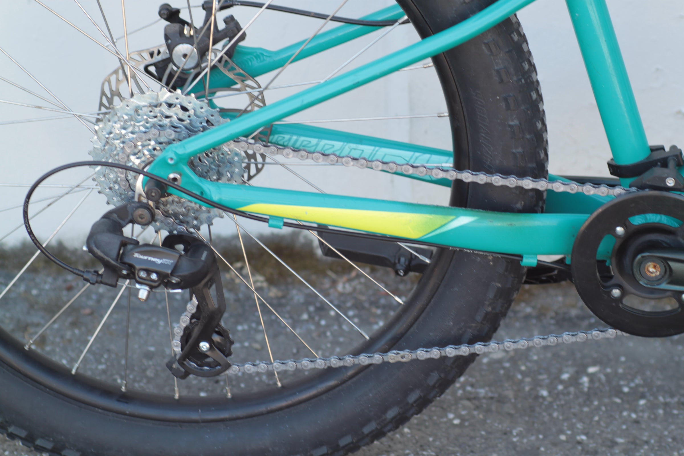 Specialized Riprock 24 Kids Bike with Disc Brakes green - HGOJ Specialized Riprock 24 Kids Bike with Disc Brakes green - HGOJ