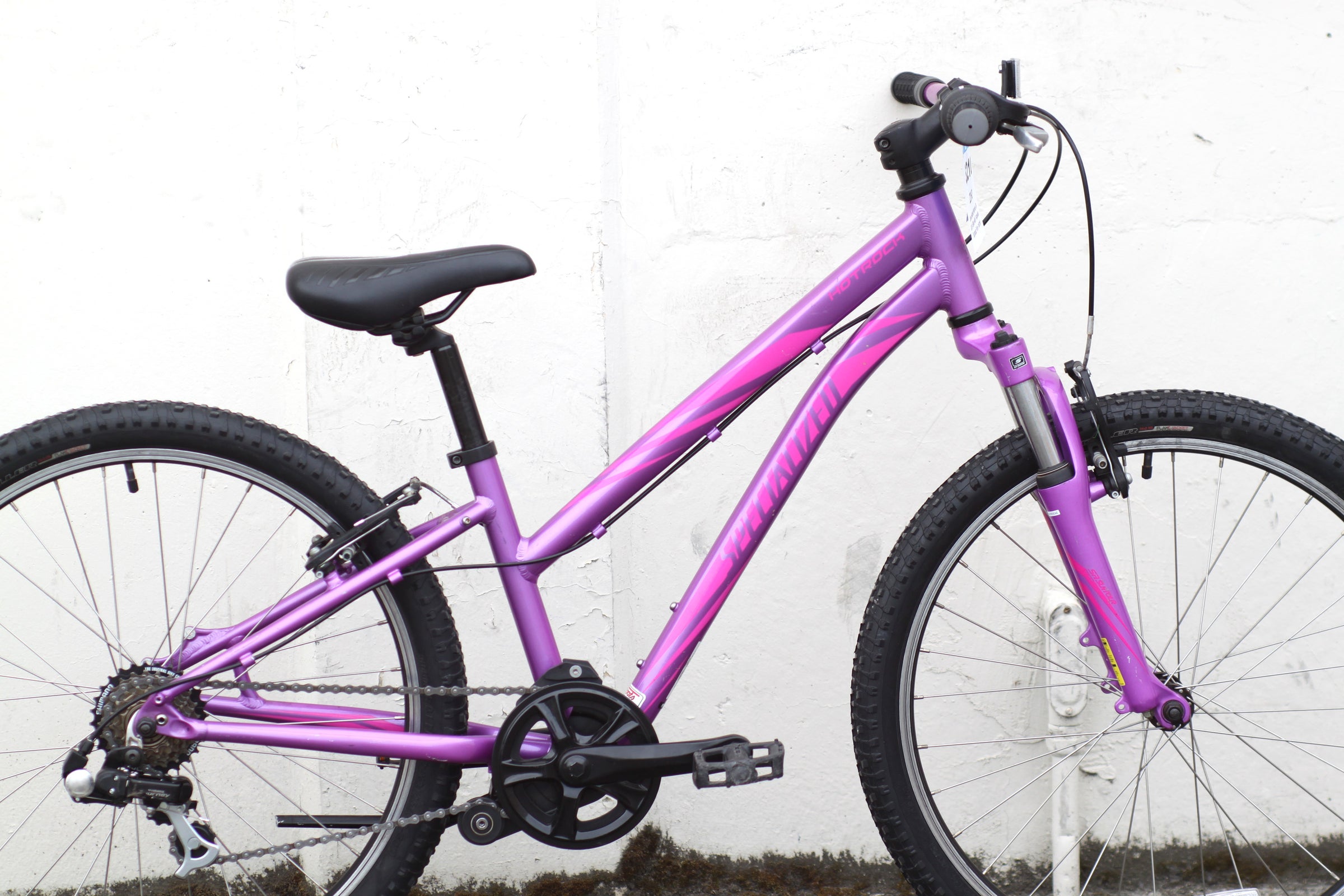 Specialized Hotrock 24 Girl's Bike with 7-speeds, Suntour Fork