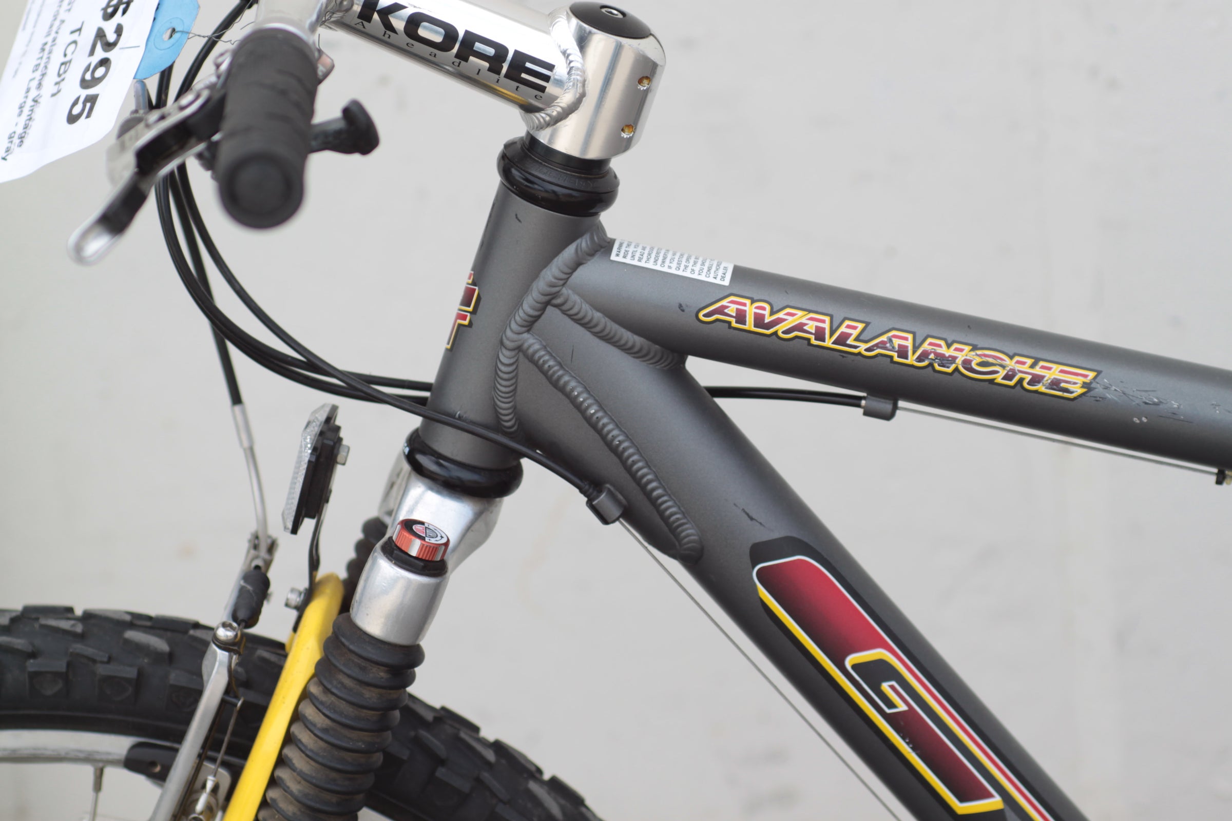 GT Avalanche Vintage Hardtail MTB with RockShox Fork - Medium gray