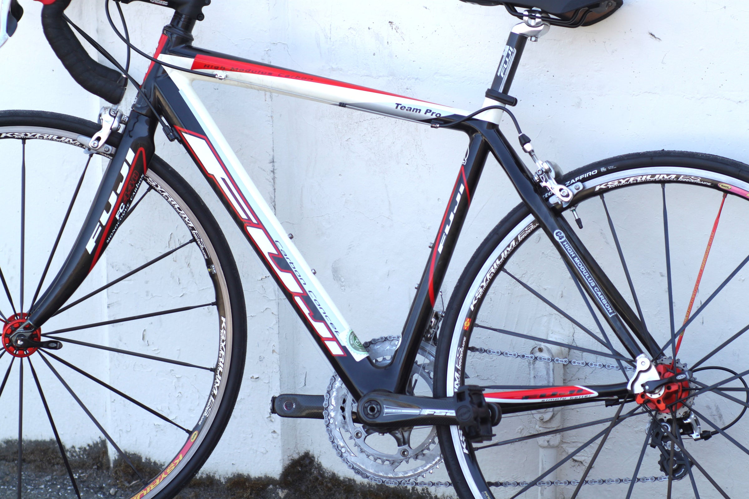 Fuji Team Pro Carbon Road Bike with Carbon Fork, Ultegra/Dura-Ace ...
