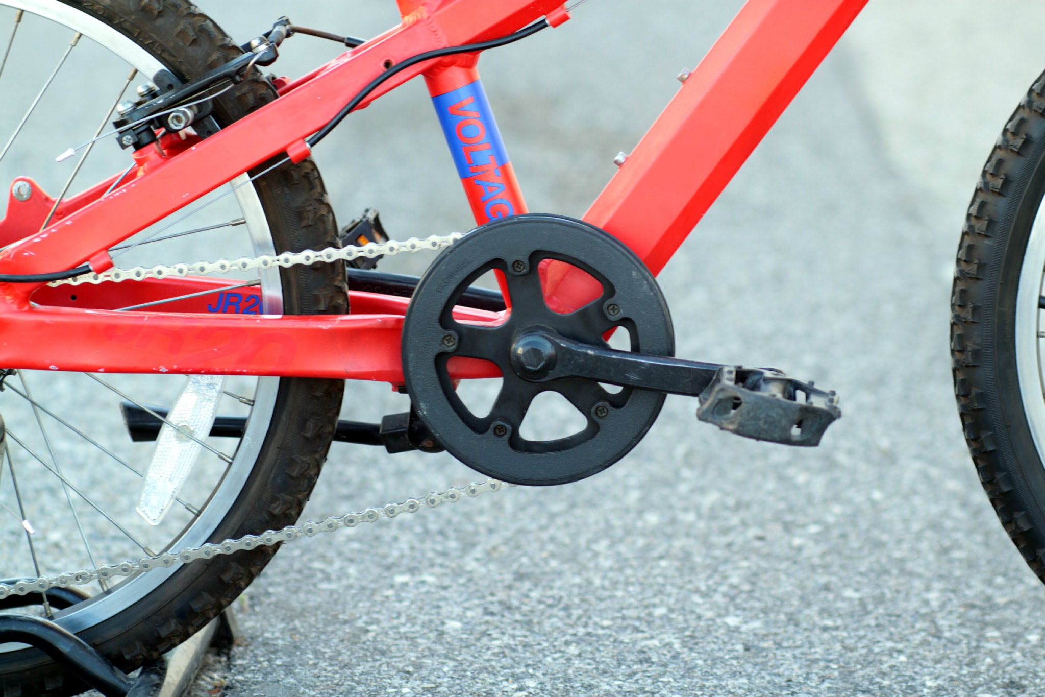 Scott Voltage Jr 20 Kid s Mountain Bike 20 Wheels Suntour Fork