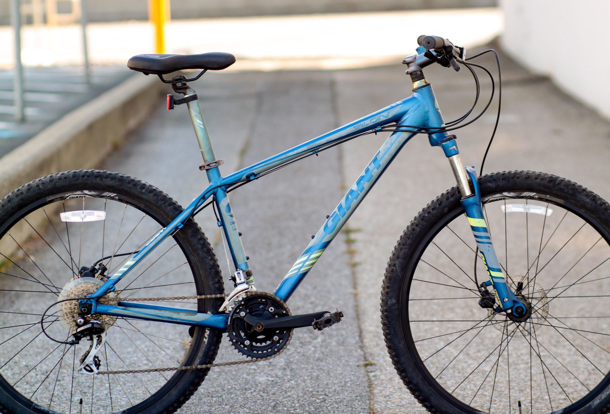 Giant Talon 4 27.5 Mountain Bike SR Suntour Fork Disc Brakes M blue YFBN