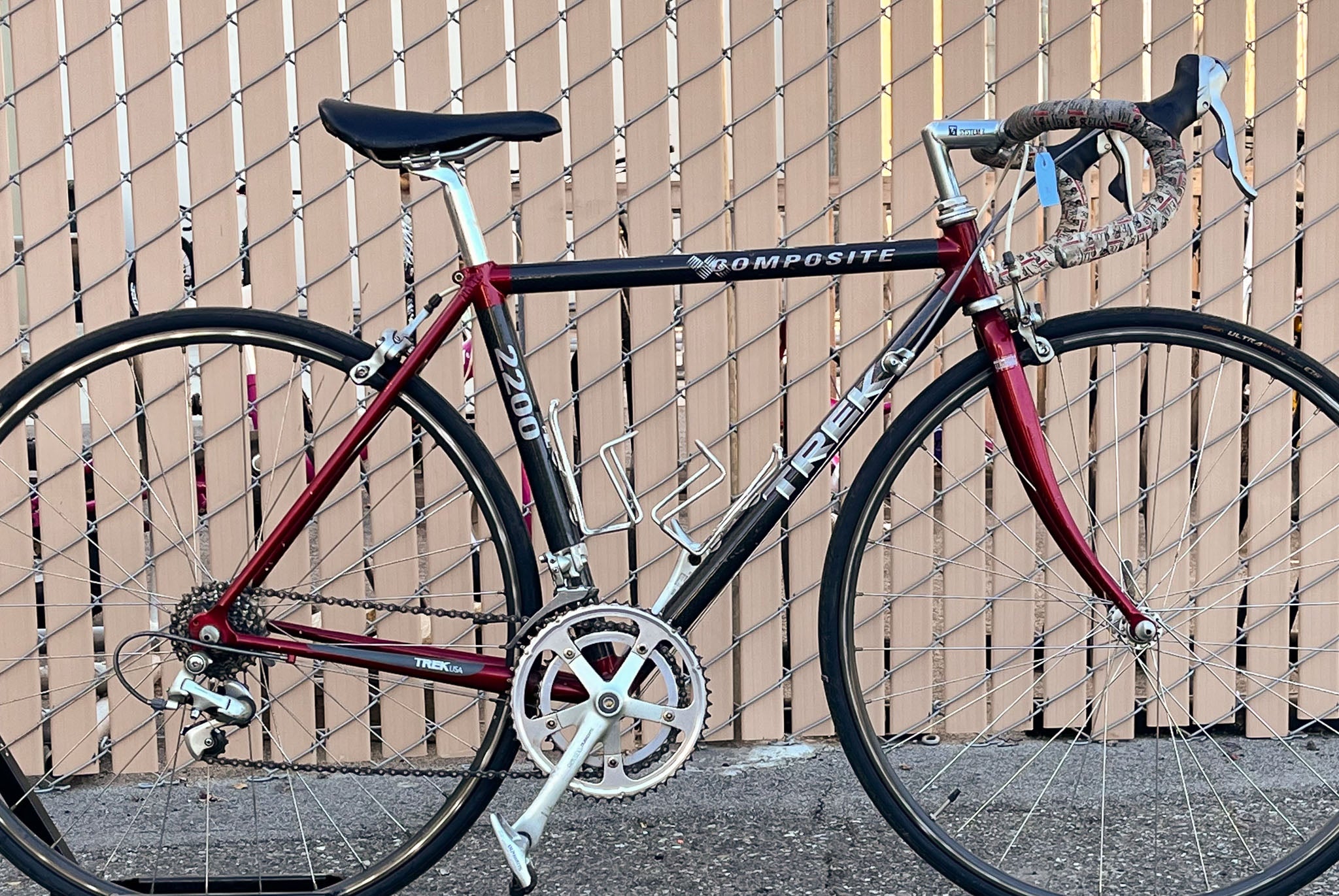 Trek 2200 Composite Road Bike Shimano 105 ASIS black/red UECW