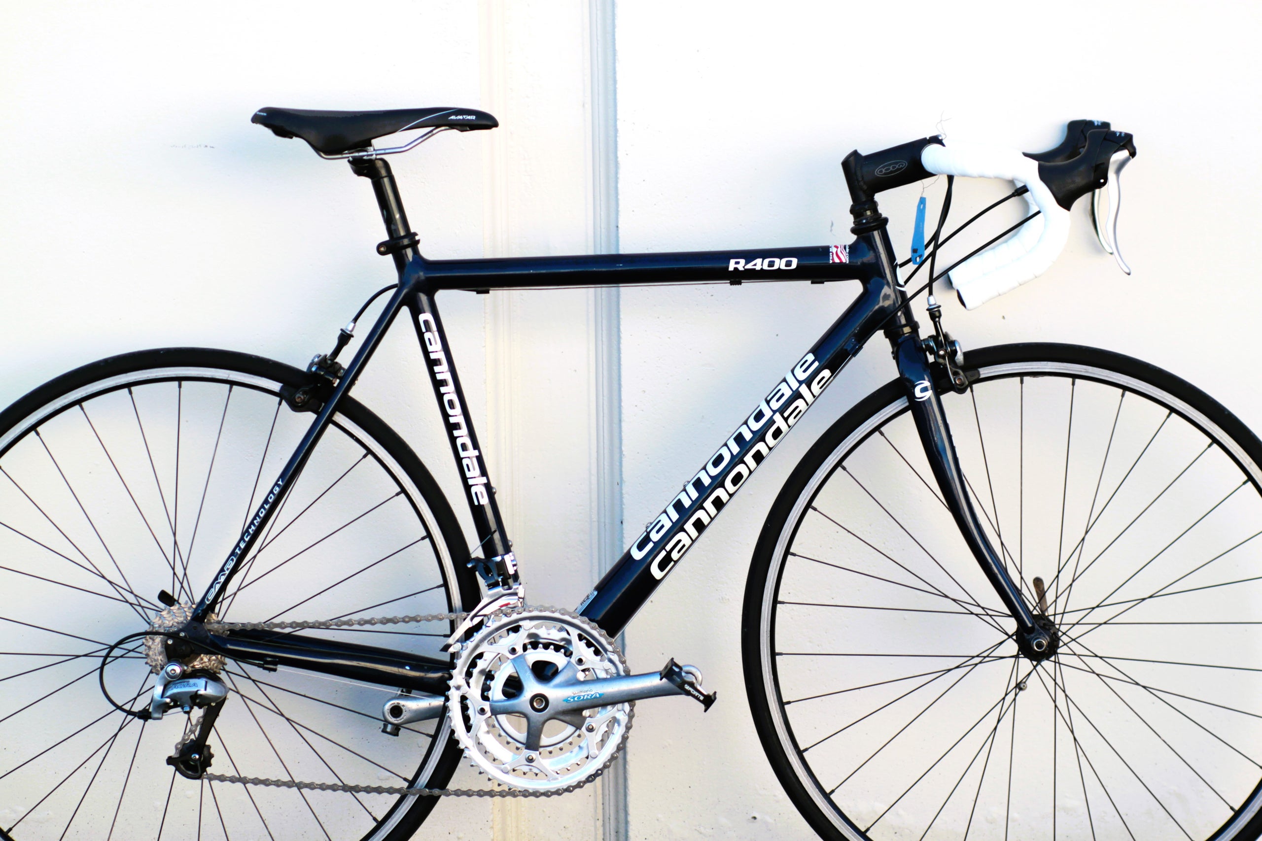 Cannondale R400 Classic Aluminum Road Bike with Shimano Drivetrain 52cm