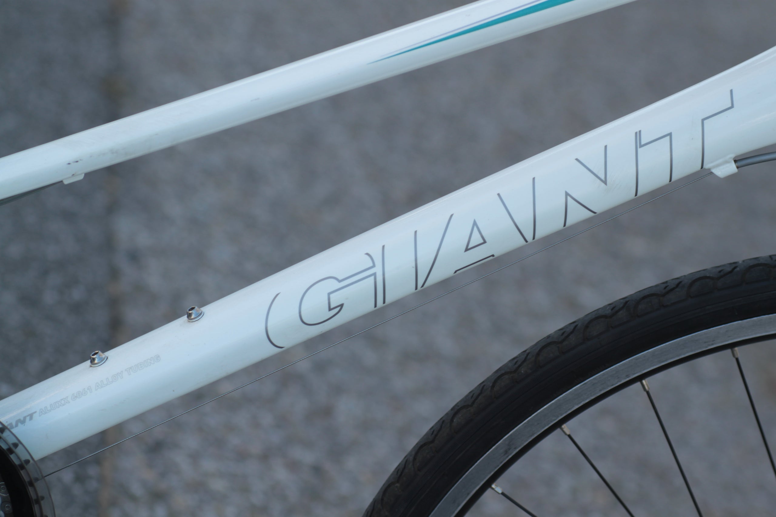 Giant Escape 2W Women s Commuter Hybrid Bike M white WJXW Used Bikes for Sale Silicon Valley Bicycle Exchange Bay Area