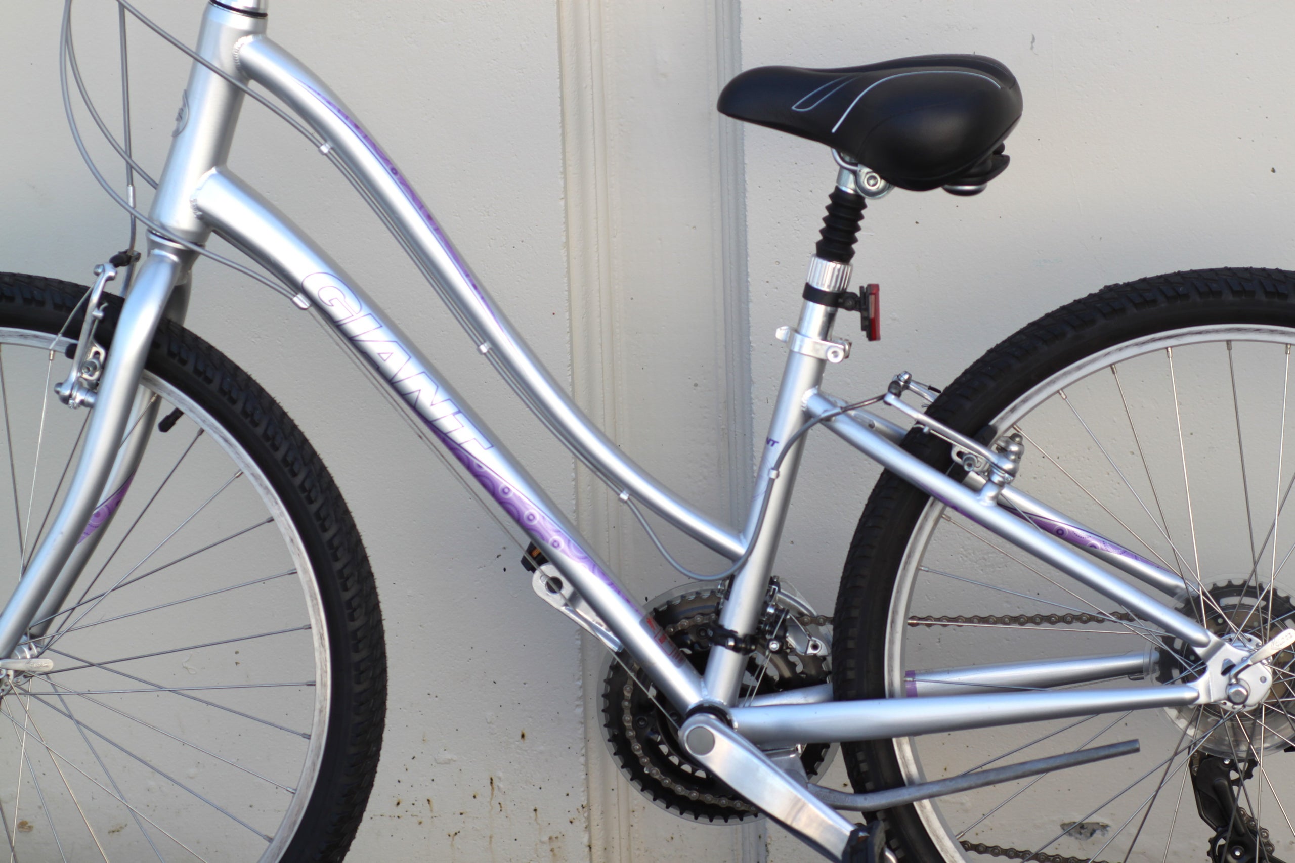 Giant Sedona ST Women s Commuter Hybrid with Step Thru Frame Great for Shorter Riders XS silver SUJO Used Bikes for Sale Silicon Valley Bicycle Exchange Bay Area
