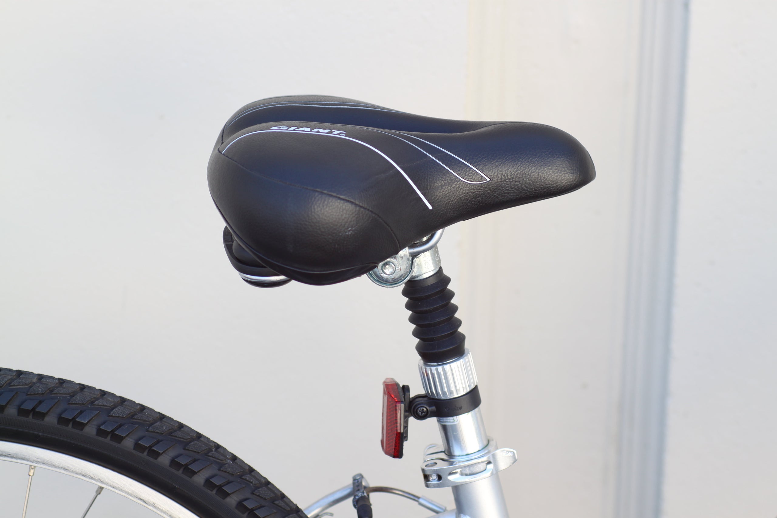 Giant Sedona ST Women s Commuter Hybrid with Step Thru Frame Great for Shorter Riders XS silver SUJO Used Bikes for Sale Silicon Valley Bicycle Exchange Bay Area