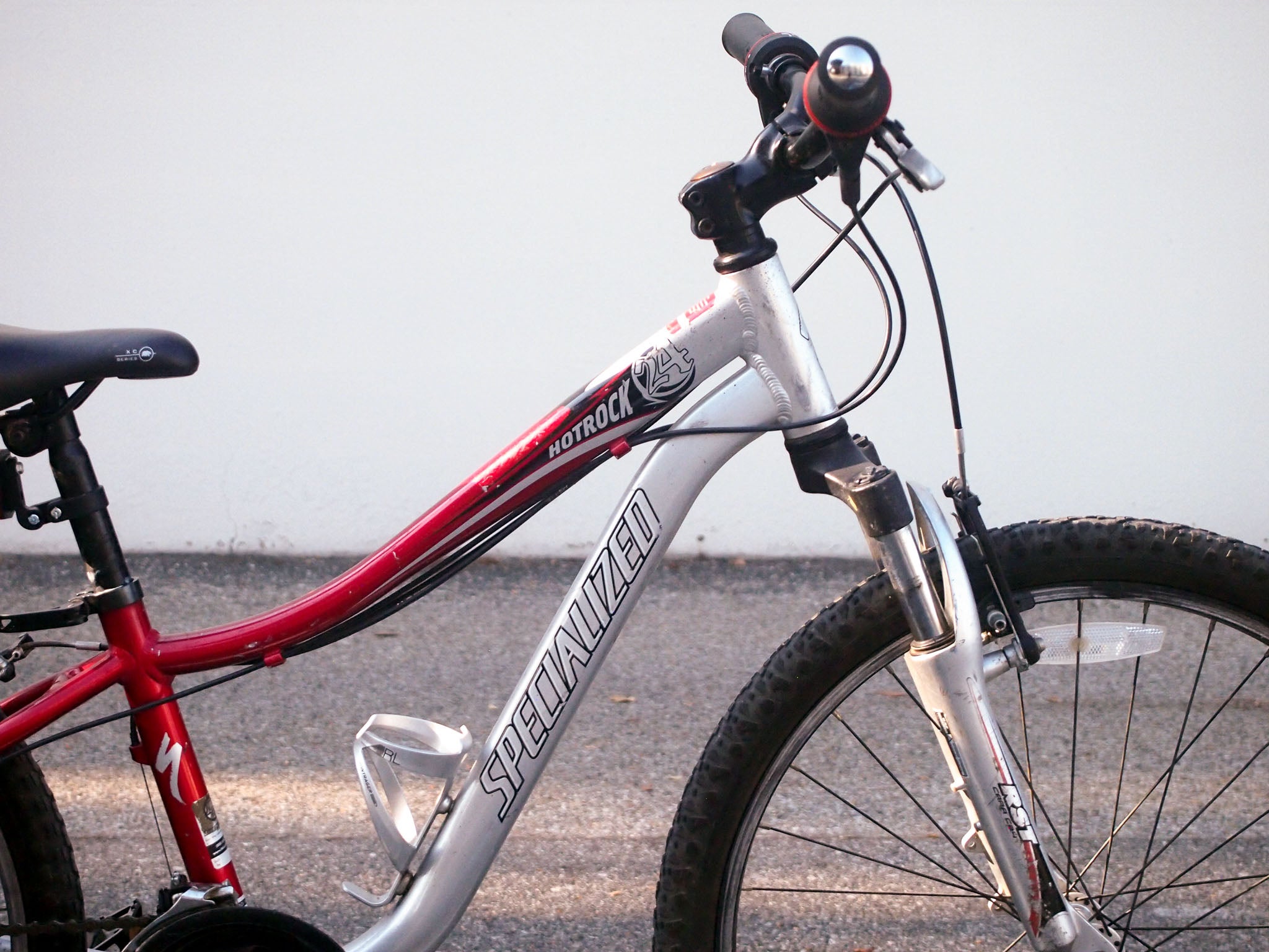 Specialized Louis Vuitton Hotrock 24 Kid Mountain Bike | READ