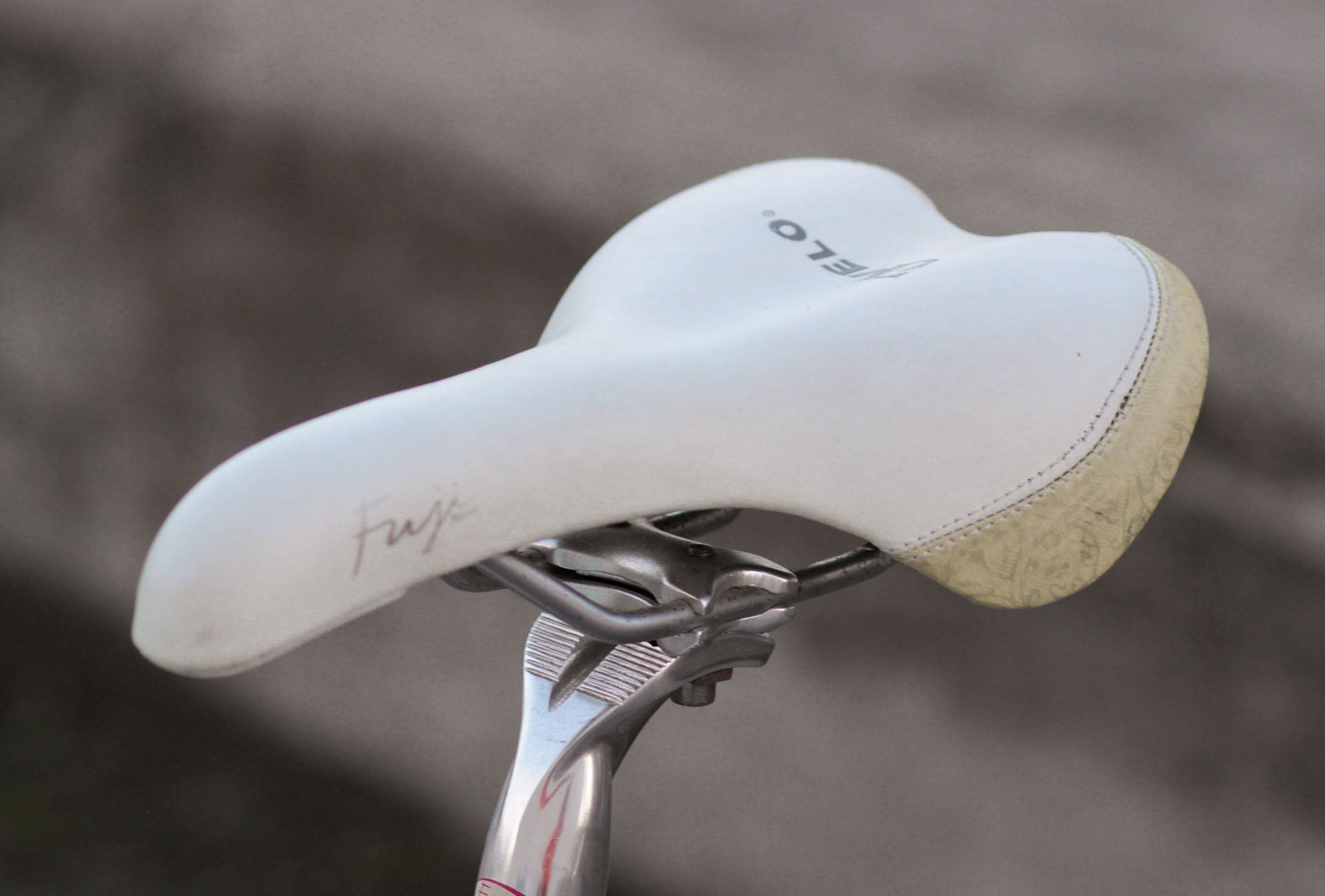 Fuji Finest 1.0 Women s Carbon Alloy Road Bike White