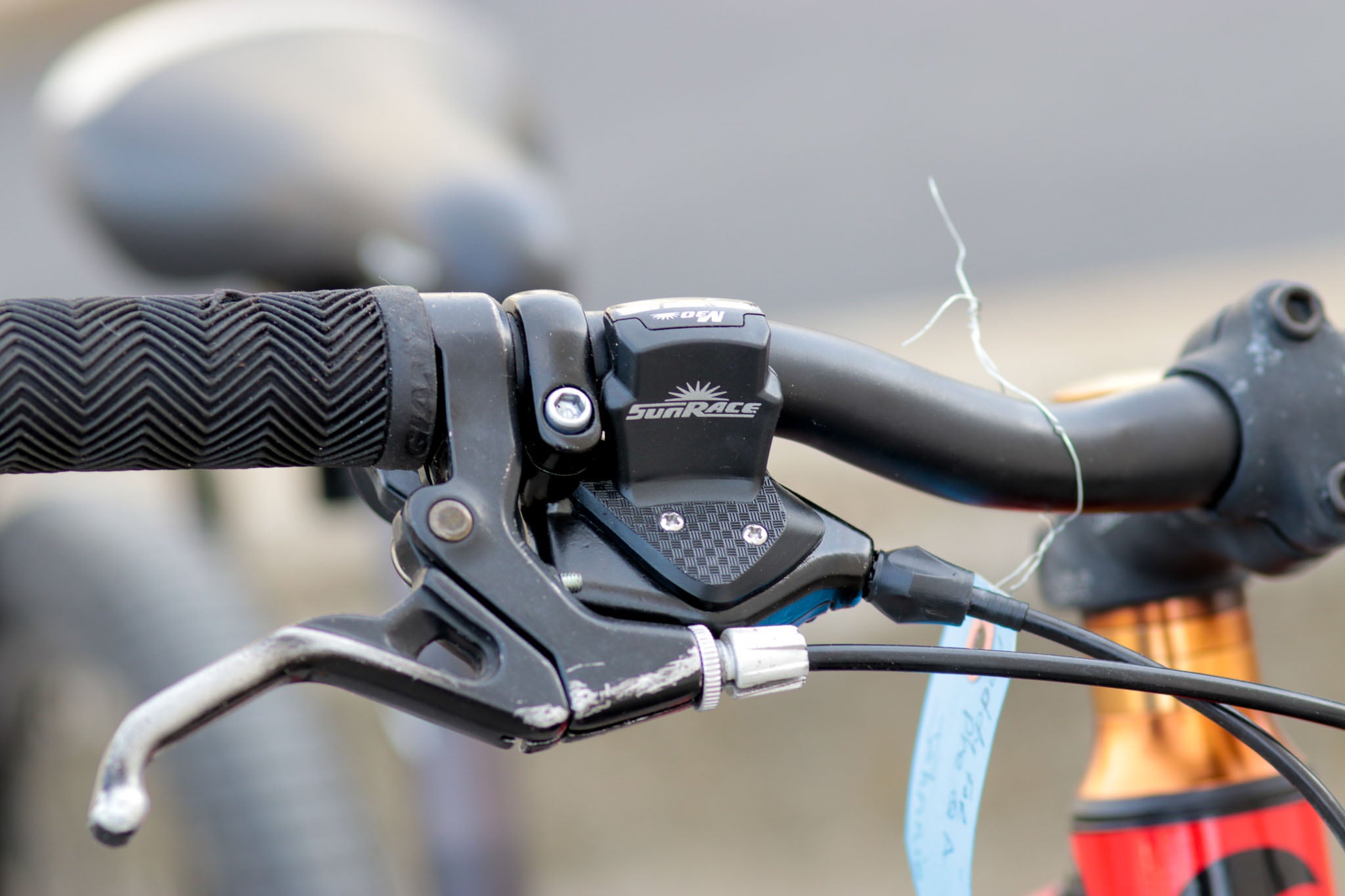 Giant elastischer gear shifters